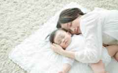 <b>宝宝，赶紧睡觉吧，妈妈也真的好想睡个</b>