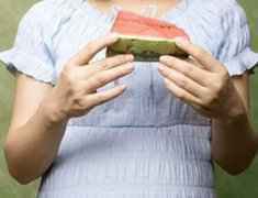 孕妇可以吃西瓜吗？孕期吃西瓜会引起流产，是真的吗？