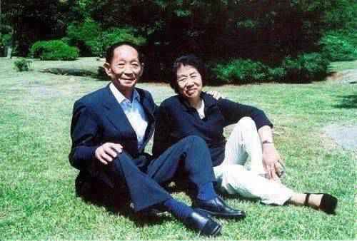 相识1个月闪婚，却独宠她57年：90岁的袁隆平，也太酷了！