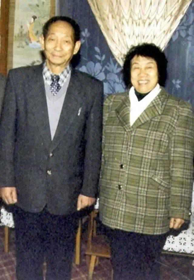 相识1个月闪婚，却独宠她57年：90岁的袁隆平，也太酷了！
