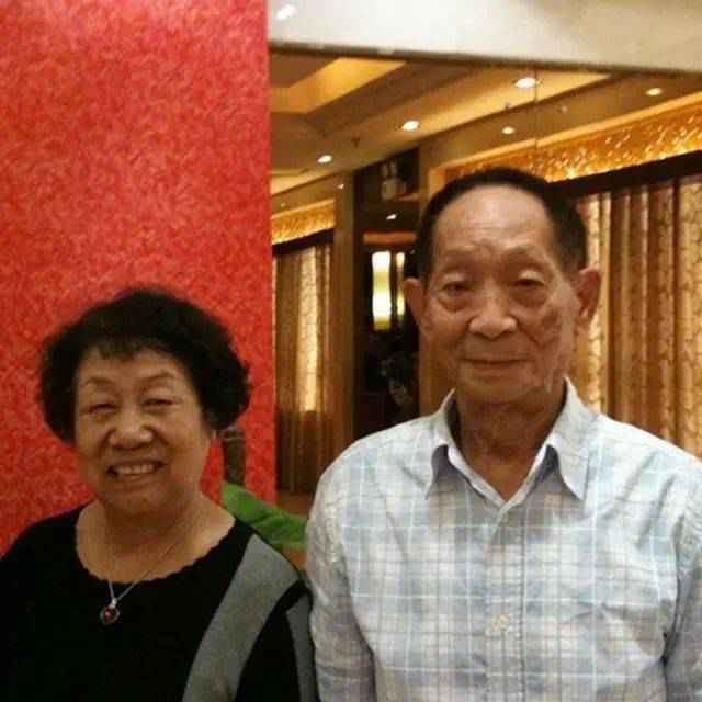 相识1个月闪婚，却独宠她57年：90岁的袁隆平，也太酷了！
