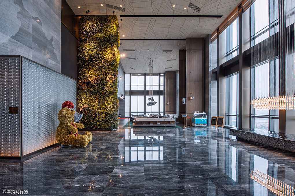 建在“中国灯都”云端的酒店，呈现多彩灯饰文化，成就高品质旅居