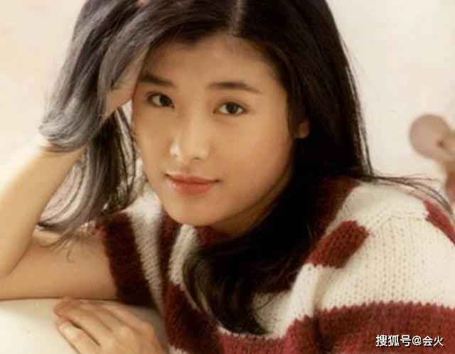 苏慧伦50岁生日进阶“公车女王”，冻龄似30岁，嫁二婚老公当后妈