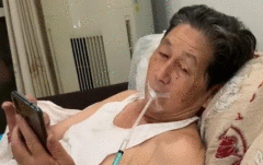 <b>“专家医生萌娃”为爷爷“做手术”火了，爷爷：我太难了！</b>