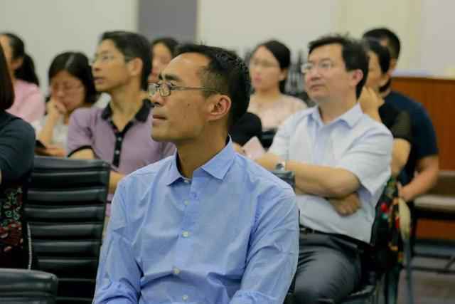 二孩开放多年，专家担心的人口“井喷式”增长成为笑话，咋回事？