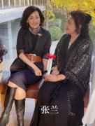 大S的62岁婆婆戴满珠宝露面，曾收儿媳送的爱马仕，网友：有气质