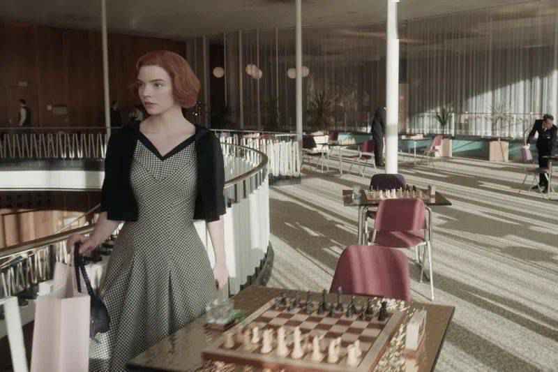 热播剧女象棋天才造型更出圈~这一波复古格纹带起来！