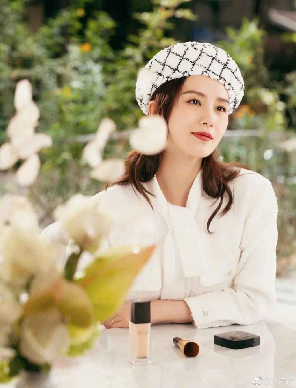 热播剧女象棋天才造型更出圈~这一波复古格纹带起来！