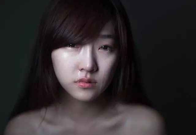 怀孕后被老公家暴致流产，我坚持离婚，我爸妈的反应让我生无可恋
