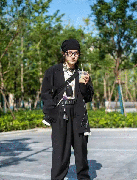 看街拍、提审美，上海时装周的“街拍穿搭”真时髦，又飒又酷