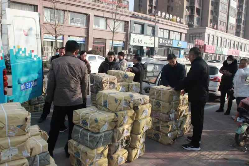 虞城县“放下手机爱阅读?万册图书捐校园”大型公益活动在虞香书屋举行