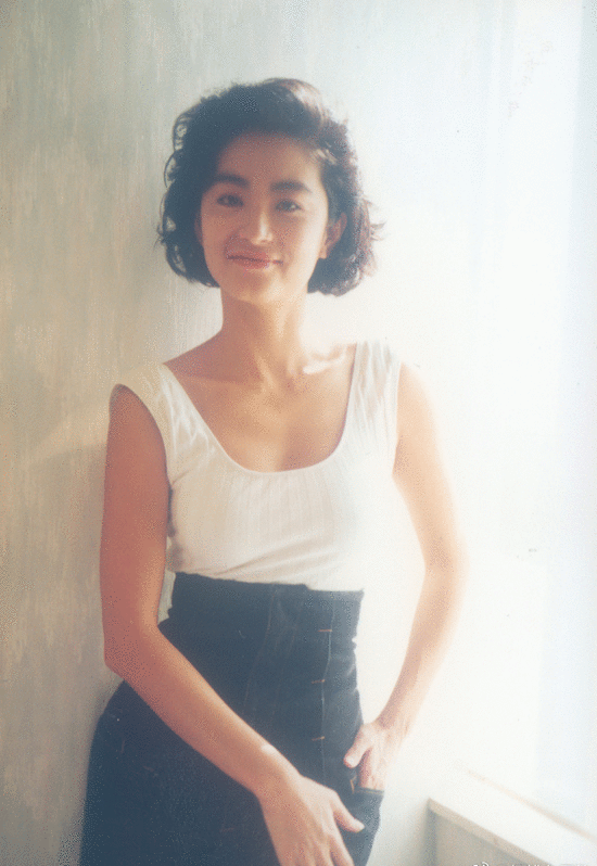 林青霞微博晒旧照 这不是30年前的钟楚曦和倪妮吗
