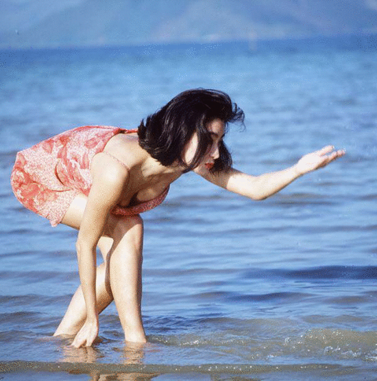 林青霞微博晒旧照 这不是30年前的钟楚曦和倪妮吗