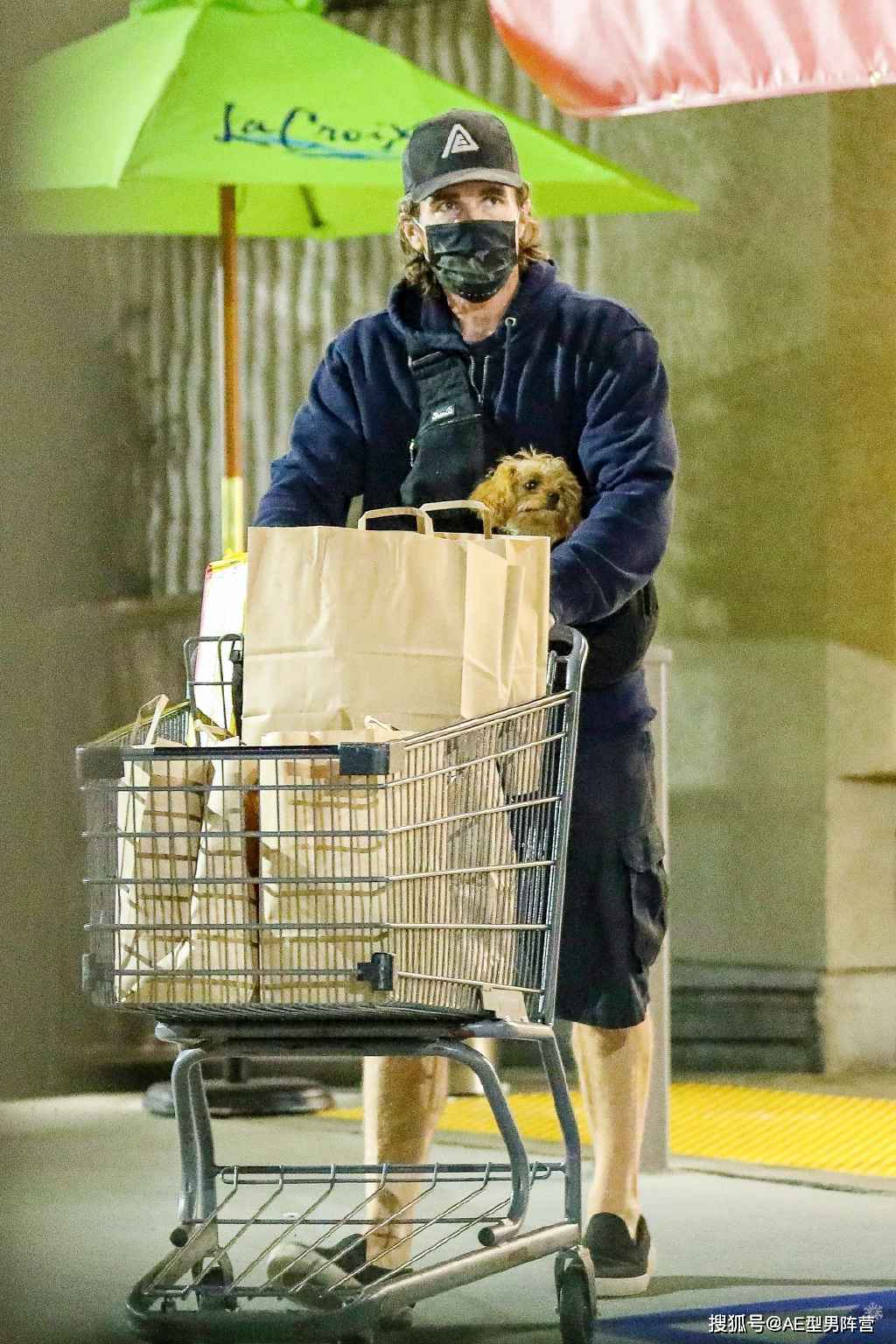 纳尼？46岁克里斯蒂安·贝尔造型大变，蝙蝠侠帅到快认不出来了