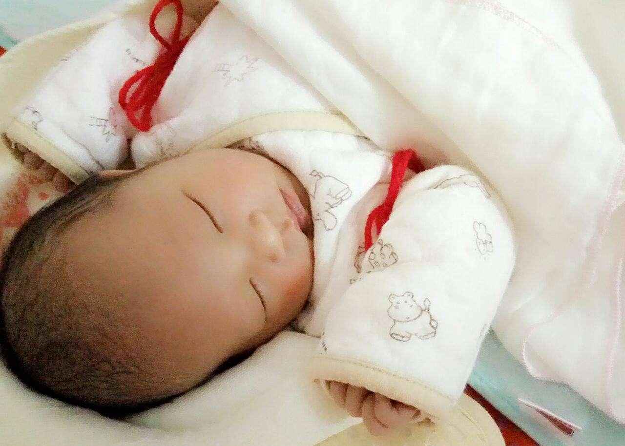 喜获6.2斤小棉袄, 单眼皮, 分享孕期症状!