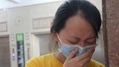 为爱情不顾家人反对，大三退学裸婚，婚后携女净身出户