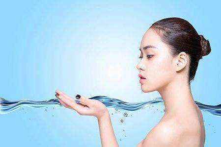 肌肤的补充足够水分，不代表女生做好了保湿护肤