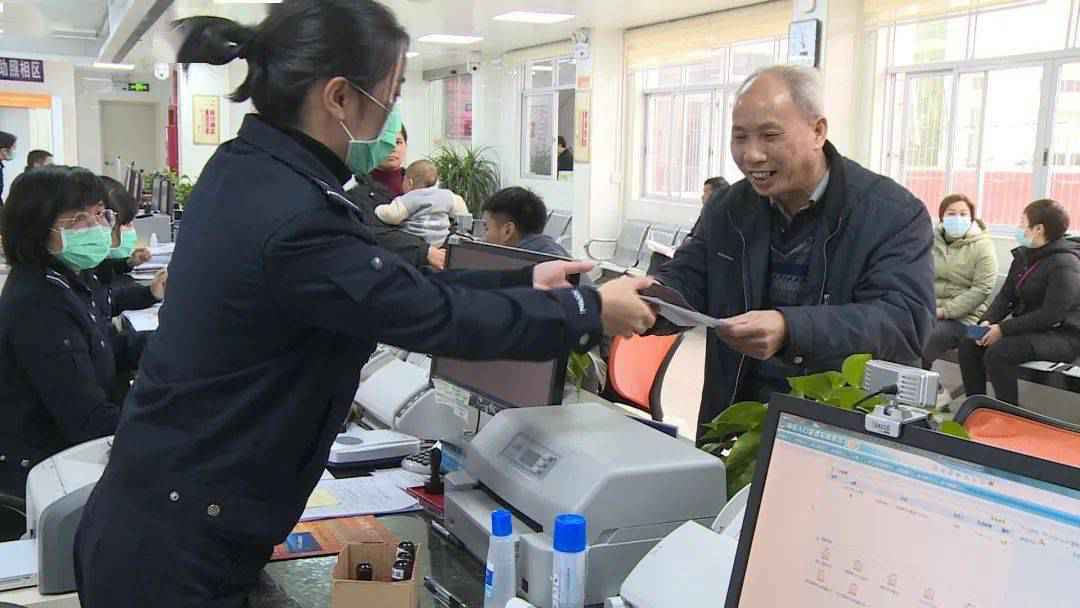 让老人办事省心更暖心，这个服务中心这样做~