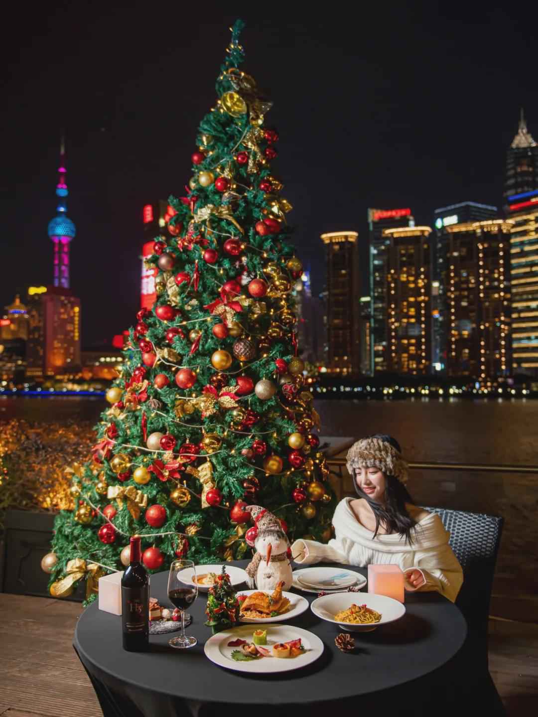 150㎡梦幻夜光花园惊艳外滩，带来露台光影圣诞晚宴！