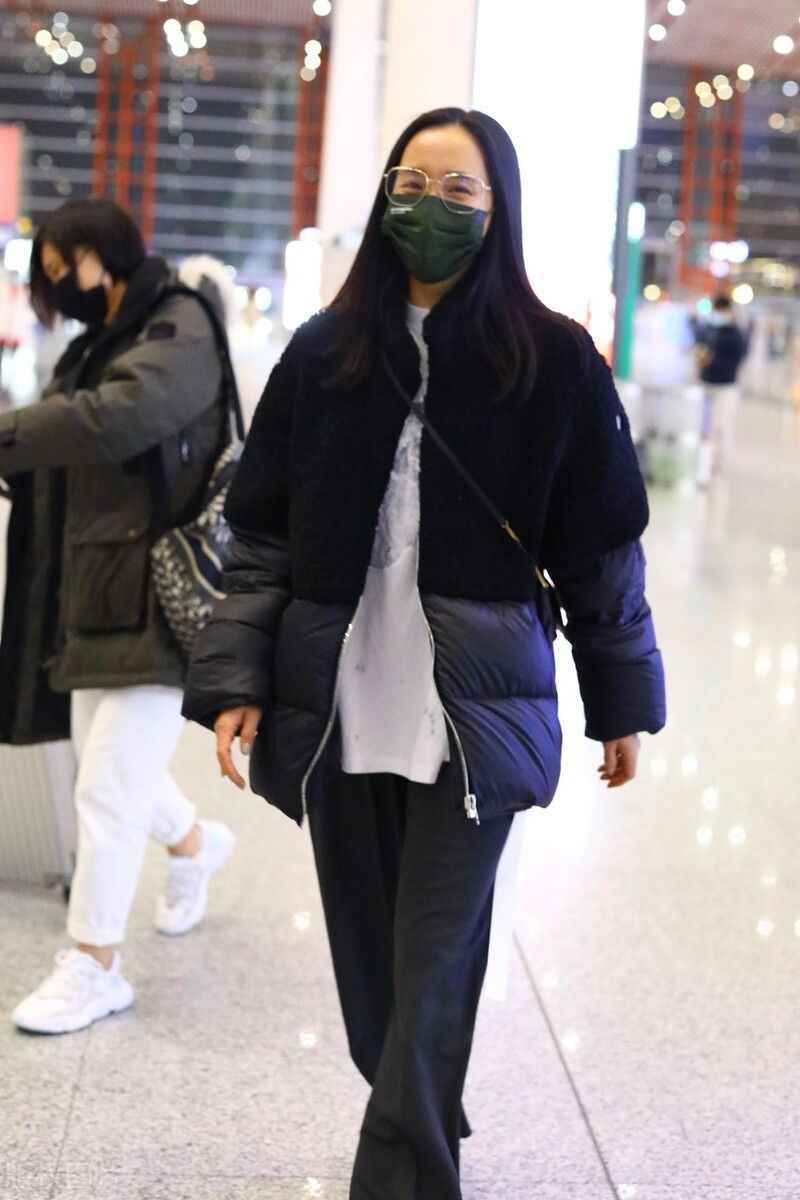 王智穿紧身裙走红毯，没修图脸也太老了，她才38岁看着像48岁的！