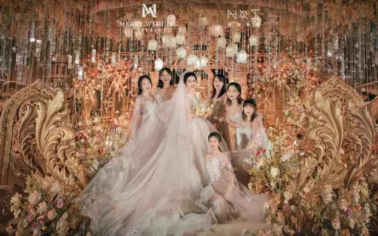 以欧洲古典主义建筑风格为灵感的金色城堡婚礼