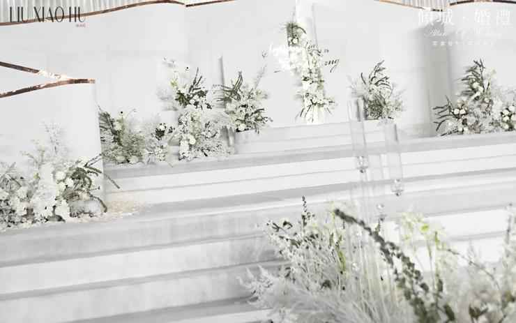 花费2天一夜打造了这一座白色梦境婚礼殿堂