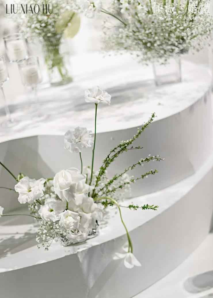 花费2天一夜打造了这一座白色梦境婚礼殿堂