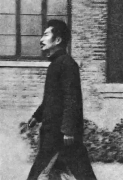 鲁迅先生有多狠？看看他留下的7条遗嘱，你或许就明白了