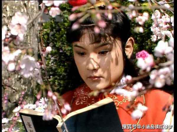 贾宝玉床下有一堆钱，丫环们随便花，给秦钟修坟为何不出一分一厘