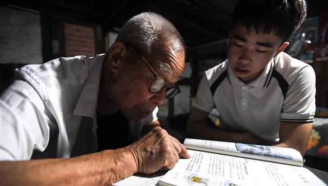 只要孩子们肯学，就算我只有一口气，也要教下去