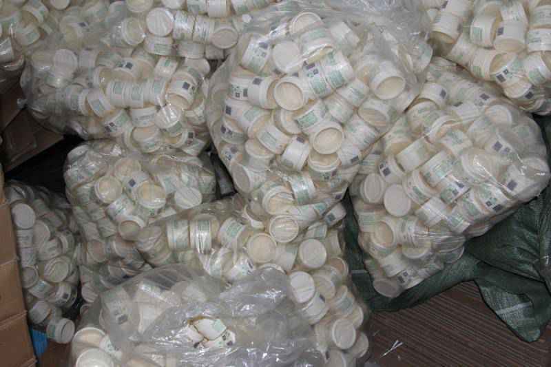 警方查获假冒化妆品3万多瓶！缴获喷码机等制假工具