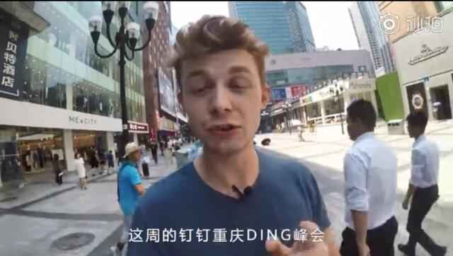 据了解，他是重庆某大学的留学生，即将毕业。他自称要留在重庆创业，因为重庆好吃的多，当然，更重要的是中国现在的创业氛围非常浓非常好。