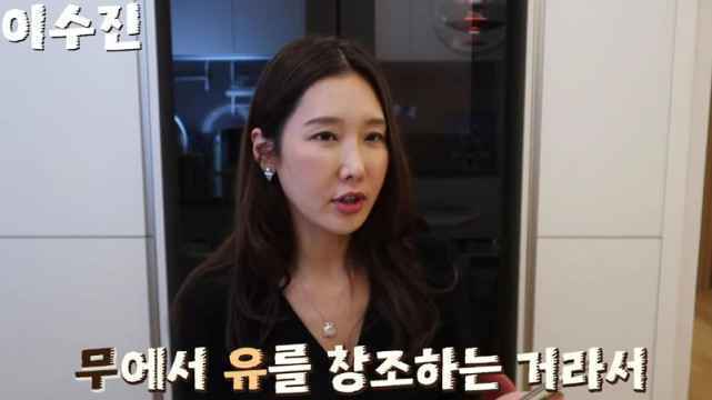 51岁冻龄美女网红承认整容，19岁开始整形，如今和女儿合影像姐妹