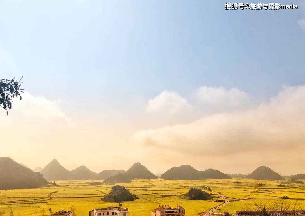 中国最美五大峰林之一，万顷油菜花照耀四方，更有绝美日出等你看