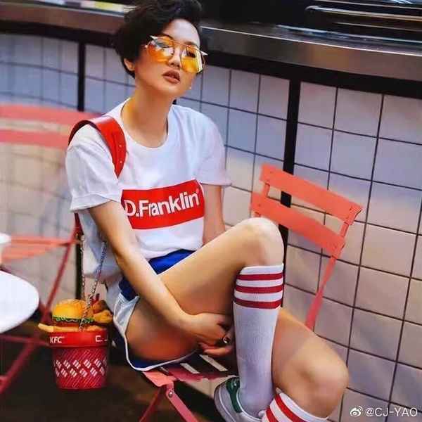 月饼盒包，全家桶包…还有什么奇葩包包敢挑战时尚审美？