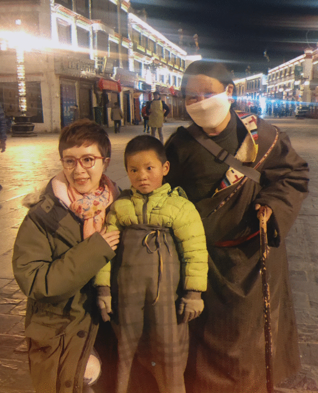 金巧巧晒西藏旅游照，被网友神评论，像城乡结合部的发廊老板娘！