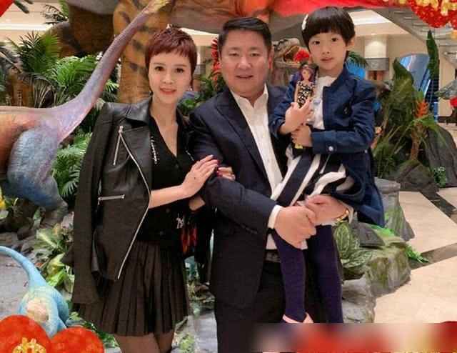 金巧巧晒西藏旅游照，被网友神评论，像城乡结合部的发廊老板娘！