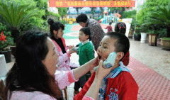 入秋后，天气再冷，别让宝宝这样睡觉，免得娃总感冒，宝妈牢记