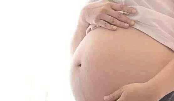 孕妈孕期任性而为, 导致孩子一出生身体就有异样, 被宣告为畸形儿