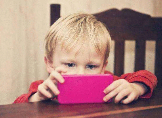 原创
孩子经常玩手机怎么办？家长采用这几个方法，帮助他们养成好习惯