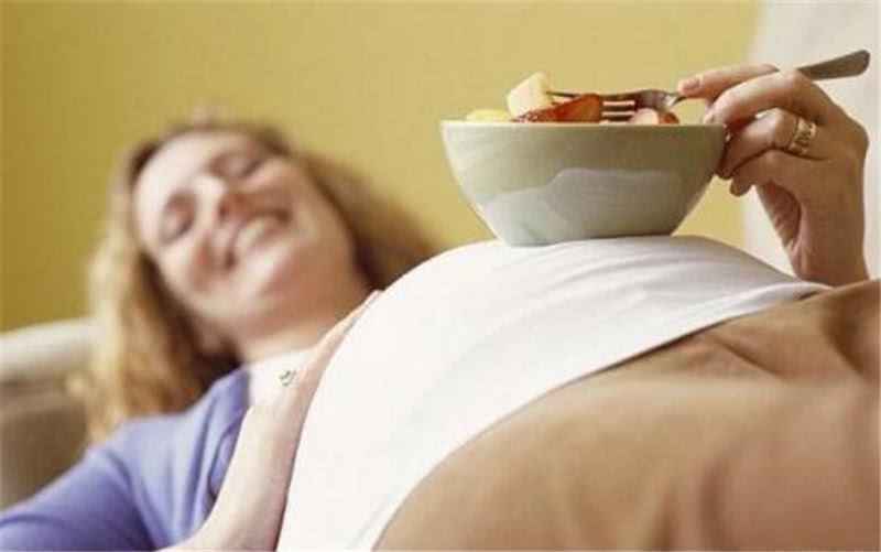 孕期孕妈饭后立即做这3件事，对胎儿和自己都不好，你中招了吗？