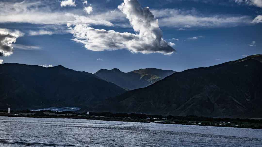 知行摄友：咖啡人生镜头中记录的西藏（摄影作品集）