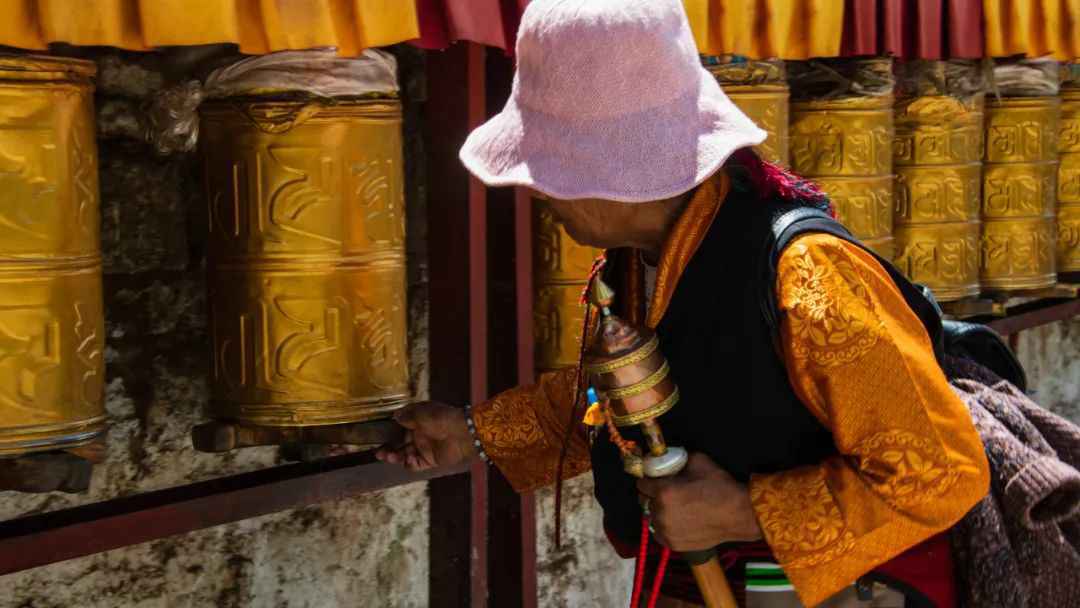 知行摄友：咖啡人生镜头中记录的西藏（摄影作品集）