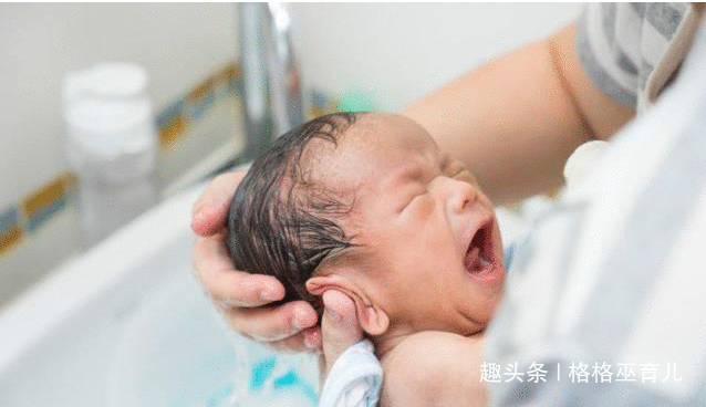 1岁宝宝从托婴所回来头部严重变形, 对方却称不知情让妈妈心碎