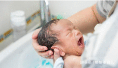 1岁宝宝从托婴所回来头部严重变形, 对方却称不知情让妈妈心碎