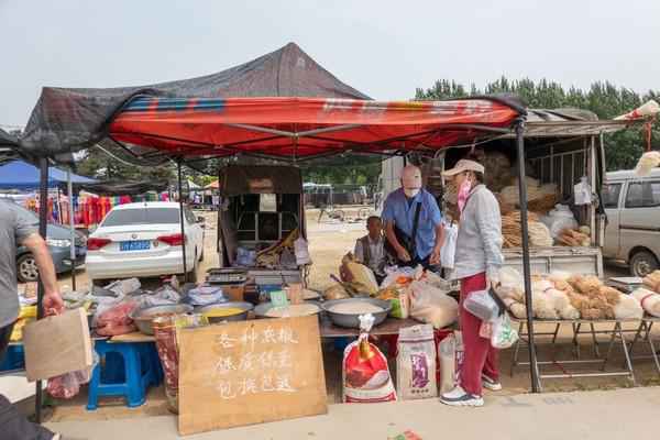 营口硬核集市，地摊经济的典范，逛一次堪比逛大商场
