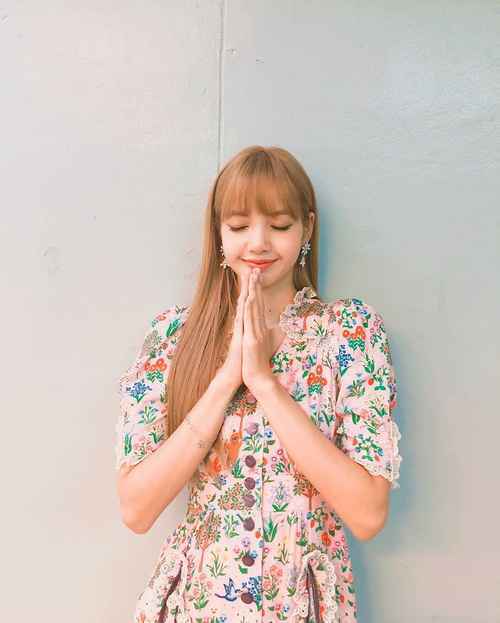穿碎花裙像村姑？那是你还没学会Lisa这么穿！