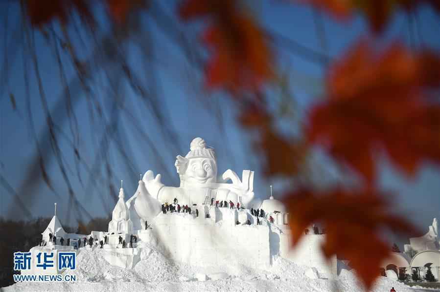哈尔滨34米高大雪人