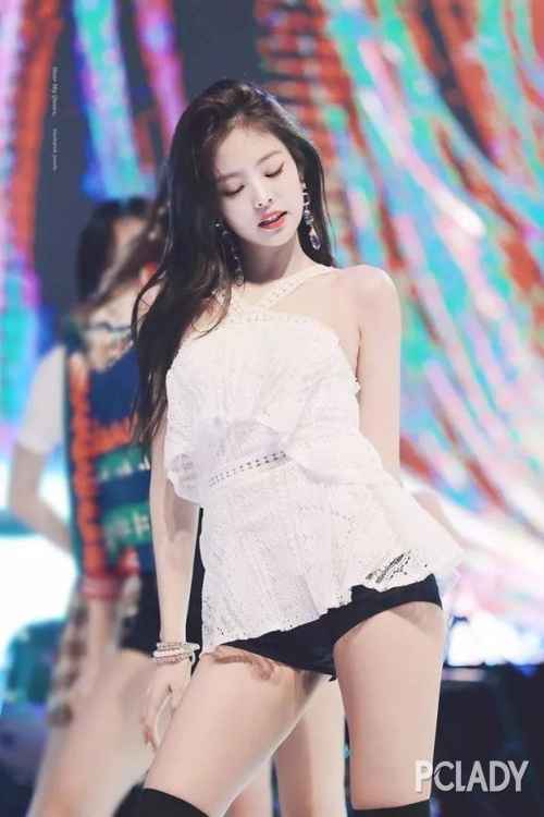爱豆的美肩大比拼 Jennie王一博齐上榜！