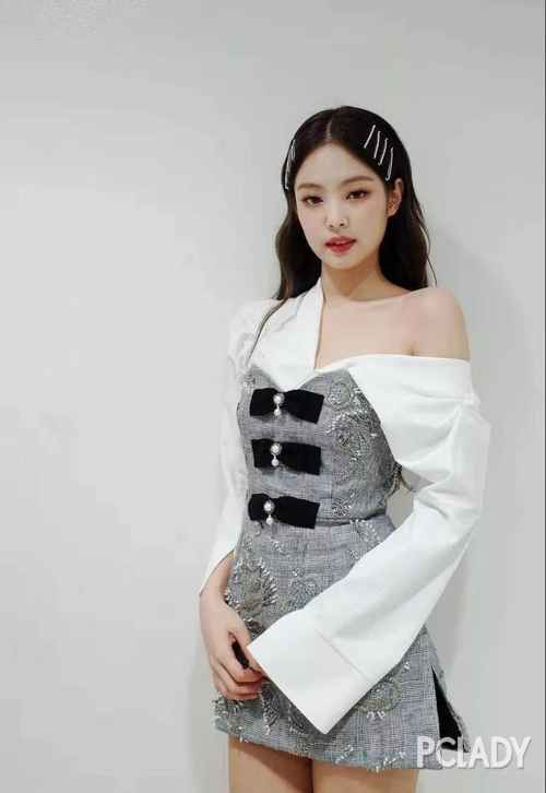 爱豆的美肩大比拼 Jennie王一博齐上榜！